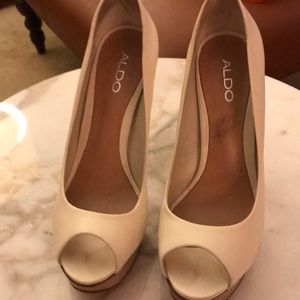 Creme and Rattan Platform Pump